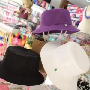 Chapéus bucket coloridos — acessórios da PinkBiju