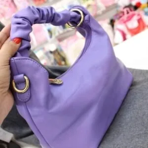 Bolsa lilás de alça torcida — bolsas da PinkBiju